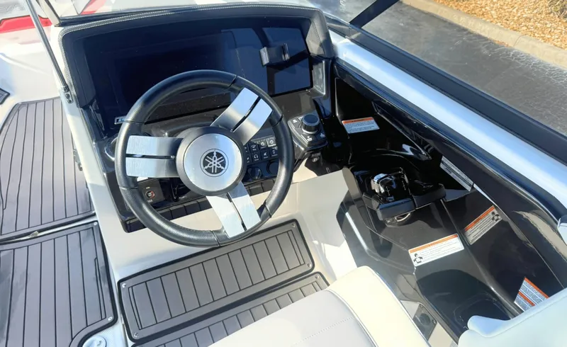 Slide: The Image of Yamaha 242X 2018 - 6752276