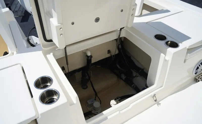 Slide: The Image of Regulator Marine 26XO 2021 - 6752343