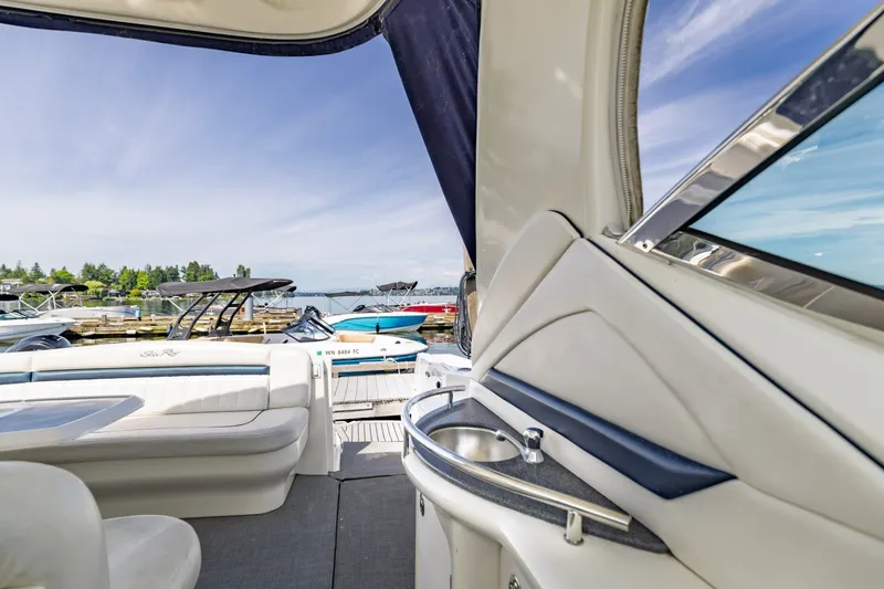 Slide: The Image of 2005 Sea Ray 390 Sundancer - 6757372