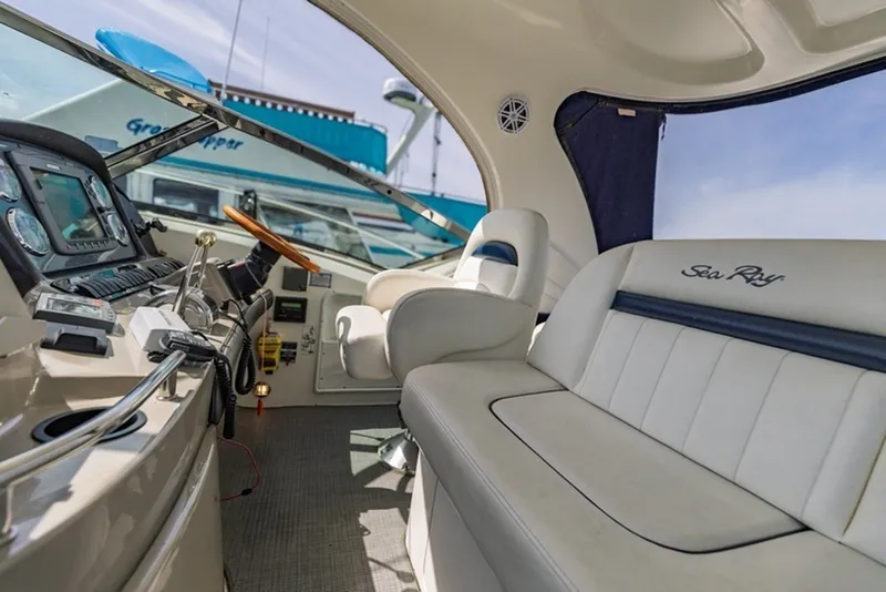 Slide: The Image of 2005 Sea Ray 390 Sundancer - 6752583