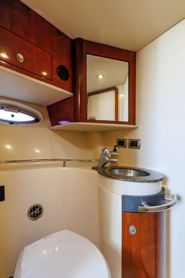 Slide: The Image of 2005 Sea Ray 390 Sundancer - 6757362