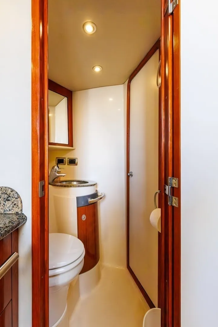 Slide: The Image of 2005 Sea Ray 390 Sundancer - 6752553