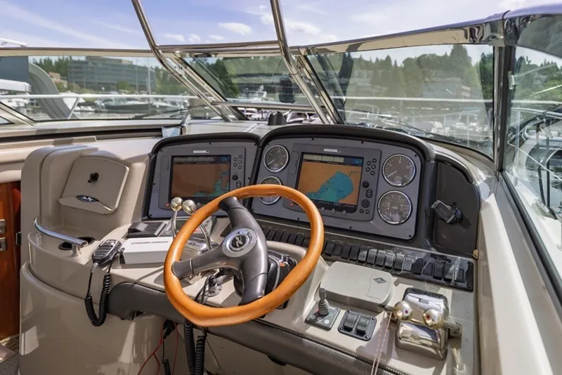 Slide: The Image of 2005 Sea Ray 390 Sundancer - 6752594