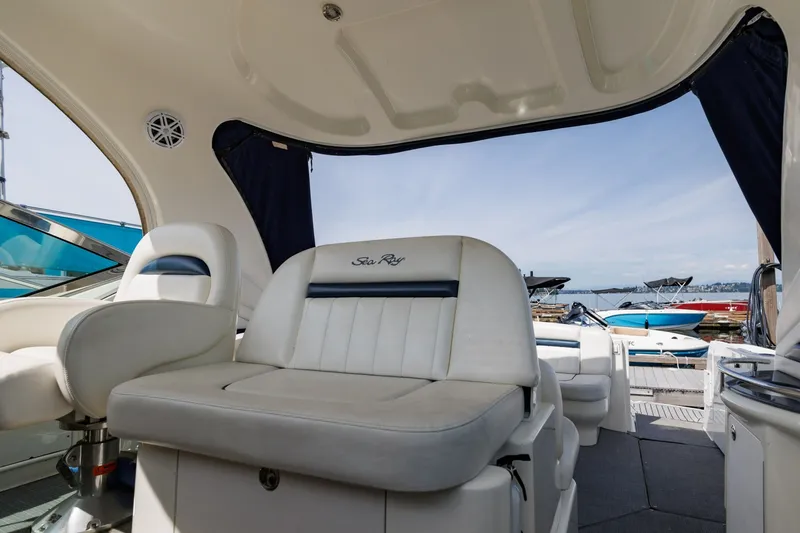 Slide: The Image of 2005 Sea Ray 390 Sundancer - 6757369