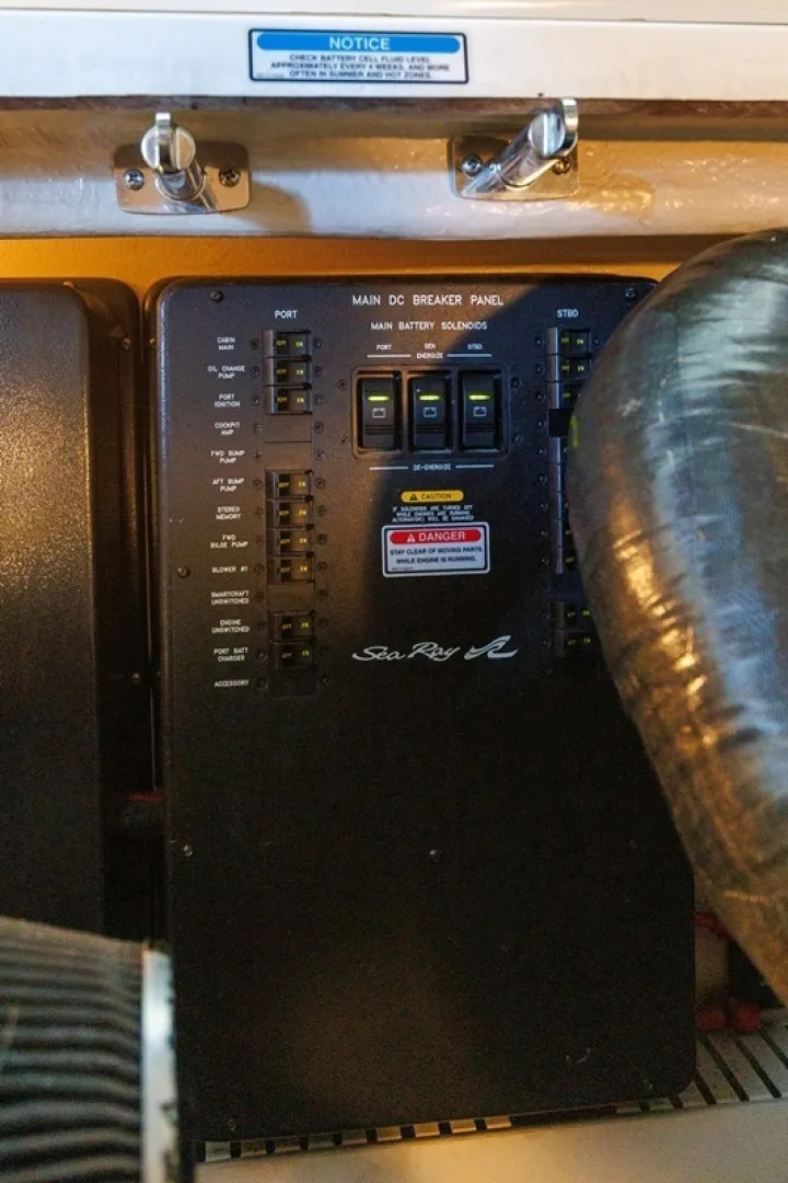 Slide: The Image of 2005 Sea Ray 390 Sundancer - 6752541
