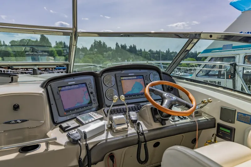 Slide: The Image of 2005 Sea Ray 390 Sundancer - 6757363