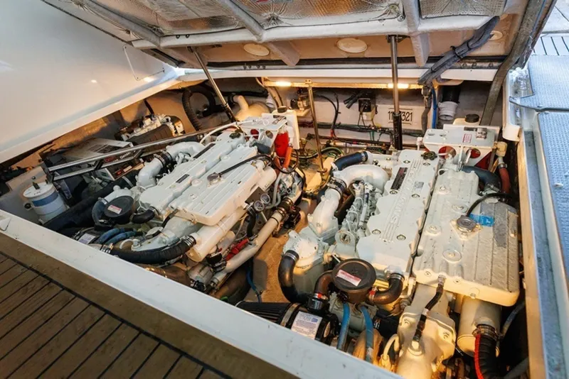 Slide: The Image of 2005 Sea Ray 390 Sundancer - 6752542