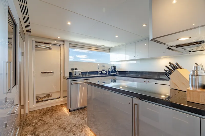 Slide: The Image of Ocean Alexander 100 Motoryacht 2019 - 6752815