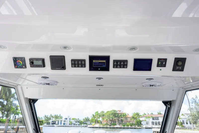 Slide: The Image of Everglades 45 GALLANT LADY - Overhead Electronics 2023 Everglades 455 Center Console GALLANT LADY - 7656336
