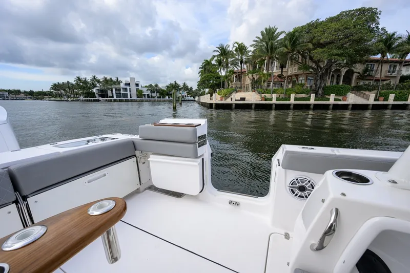 Slide: The Image of Everglades 45 GALLANT LADY - Cockpit 2023 Everglades 455 Center Console GALLANT LADY - 7656351