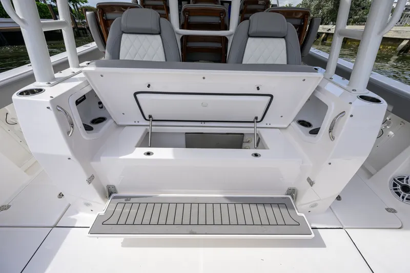 Slide: The Image of Everglades 45 GALLANT LADY - Cockpit 2023 Everglades 455 Center Console GALLANT LADY - 6753077
