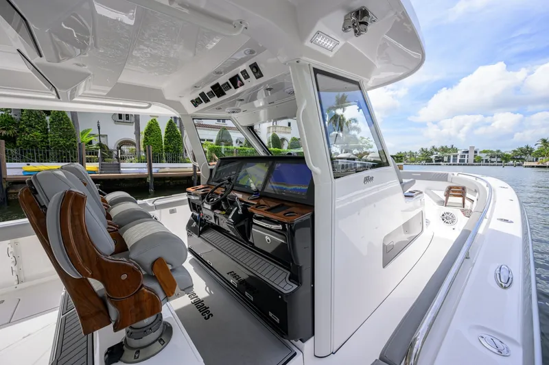 Slide: The Image of Everglades 45 GALLANT LADY - Starboard Side Helm 2023 Everglades 455 Center Console GALLANT LADY - 6753050