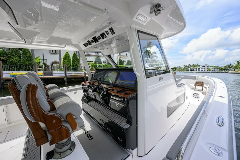 Slide: The Image of Everglades 45 GALLANT LADY - Starboard Side Helm 2023 Everglades 455 Center Console GALLANT LADY - 7656337