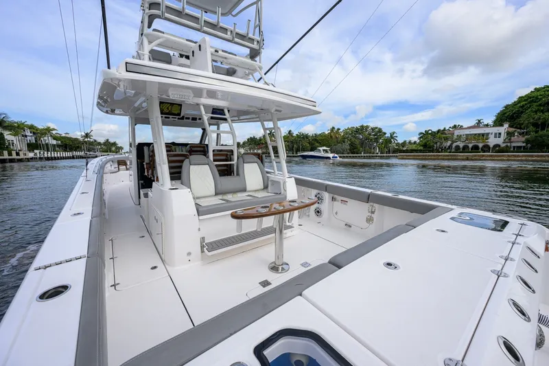 Slide: The Image of Everglades 45 GALLANT LADY - Cockpit 2023 Everglades 455 Center Console GALLANT LADY - 7656349