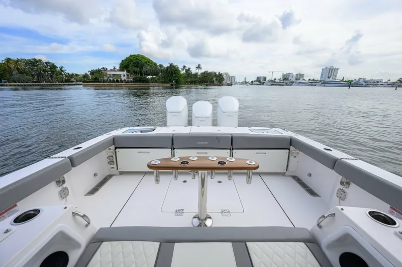 Slide: The Image of Everglades 45 GALLANT LADY - Cockpit 2023 Everglades 455 Center Console GALLANT LADY - 7656347
