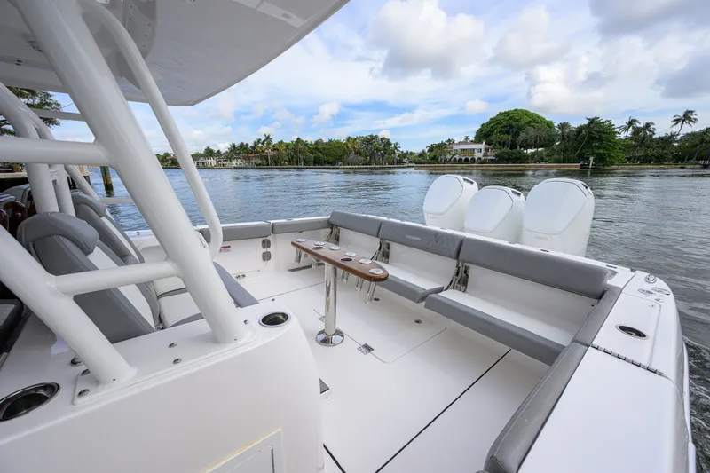 Slide: The Image of Everglades 45 GALLANT LADY - Cockpit 2023 Everglades 455 Center Console GALLANT LADY - 6753070