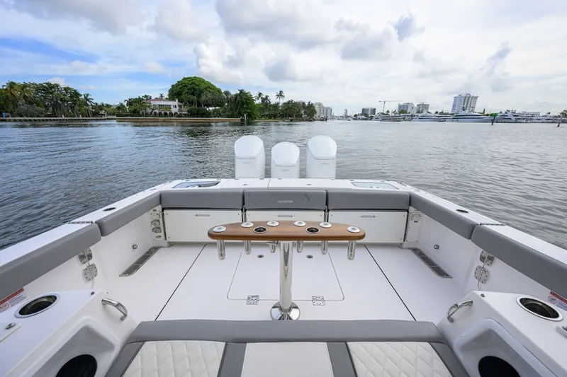 Slide: The Image of Everglades 45 GALLANT LADY - Cockpit 2023 Everglades 455 Center Console GALLANT LADY - 6753069