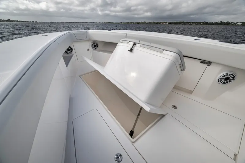 Slide: The Image of SeaVee 370Z 2022 - 6752940