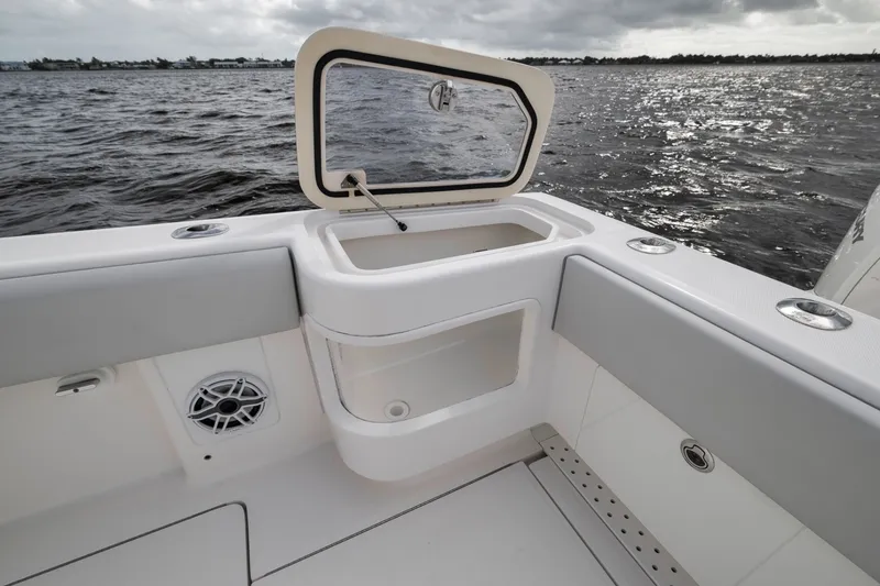 Slide: The Image of SeaVee 370Z 2022 - 6752952