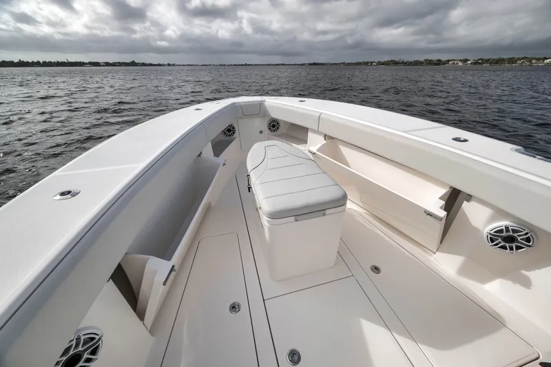 Slide: The Image of SeaVee 370Z 2022 - 6752942