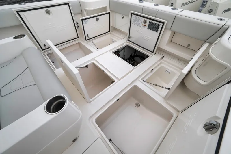 Slide: The Image of SeaVee 370Z 2022 - 6752956