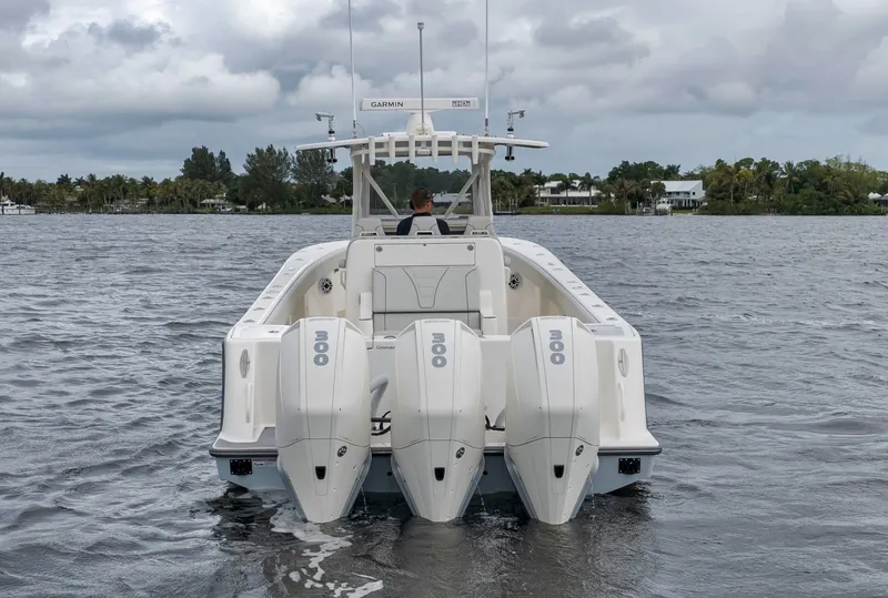 Slide: The Image of SeaVee 370Z 2022 - 6752916