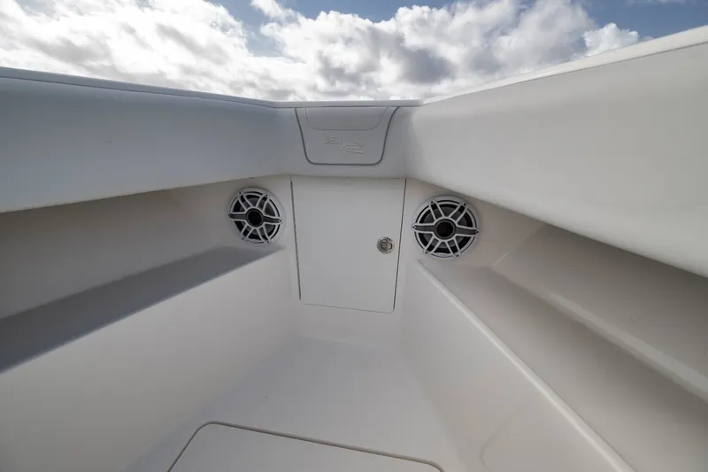 Slide: The Image of SeaVee 370Z 2022 - 6752941