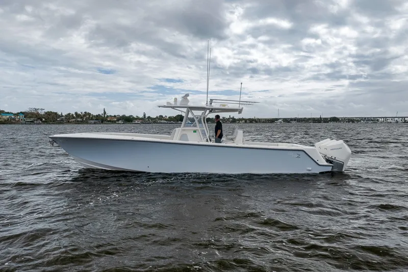 Slide: The Image of SeaVee 370Z 2022 - 6752918