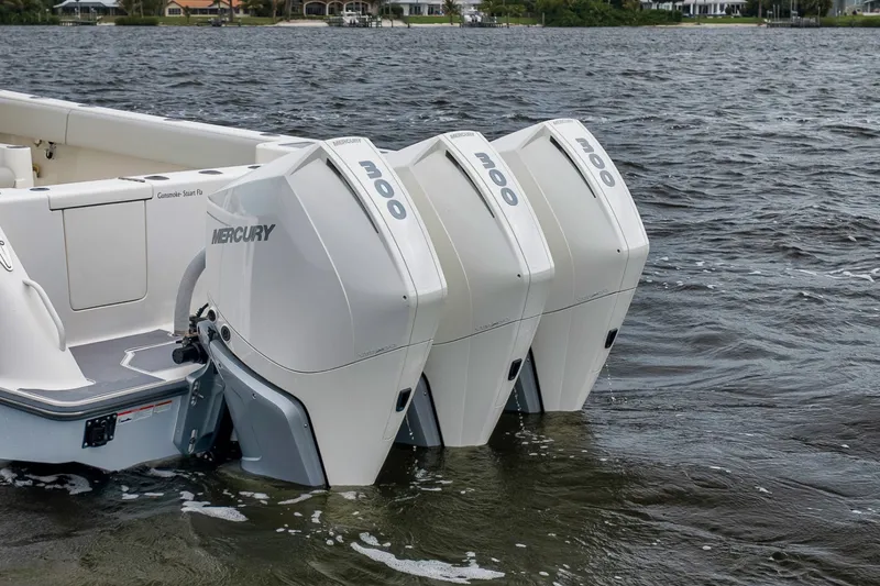 Slide: The Image of SeaVee 370Z 2022 - 6752913