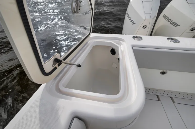 Slide: The Image of SeaVee 370Z 2022 - 6752953
