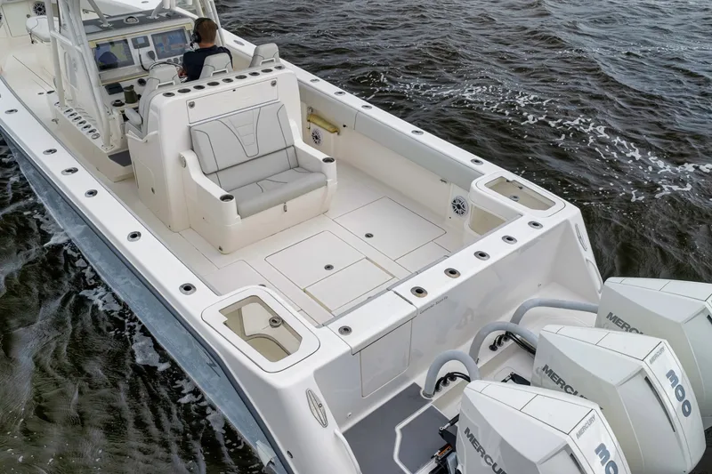 Slide: The Image of SeaVee 370Z 2022 - 6752911