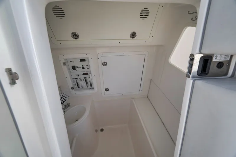 Slide: The Image of SeaVee 370Z 2022 - 6752937