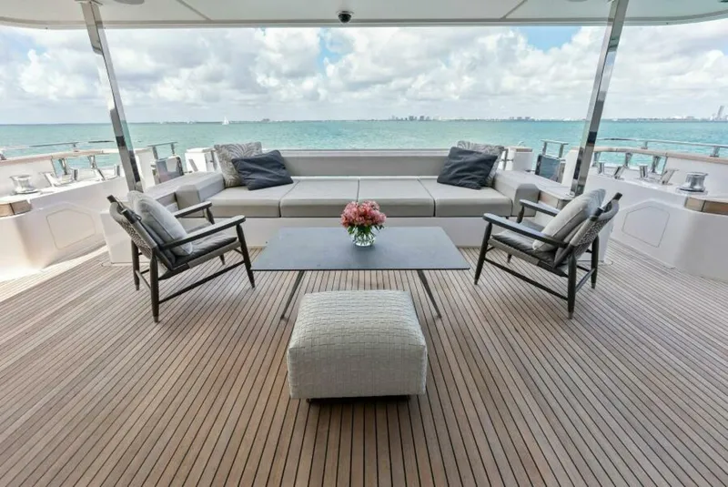 Slide: The Image of Custom 33 Navetta 2023 - 6753324