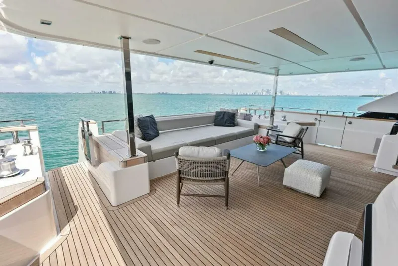 Slide: The Image of Custom 33 Navetta 2023 - 6753325