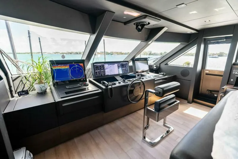 Slide: The Image of Custom 33 Navetta 2023 - 6753401