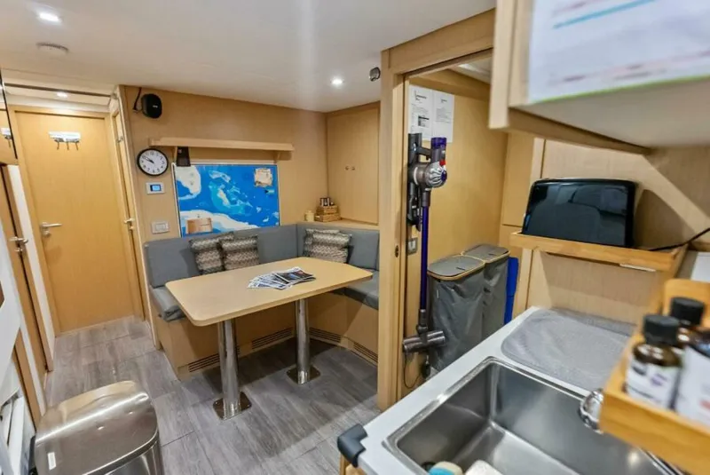 Slide: The Image of Custom 33 Navetta 2023 - 6753413
