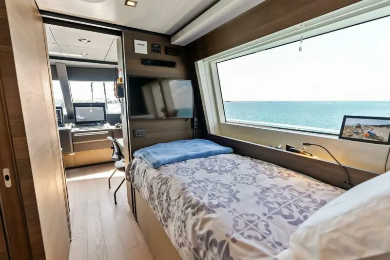 Slide: The Image of Custom 33 Navetta 2023 - 6753410