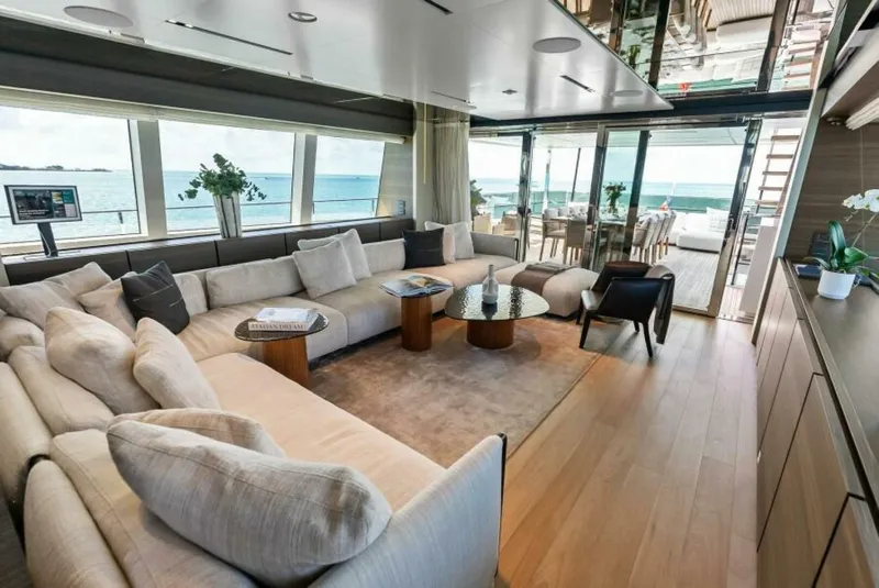Slide: The Image of Custom 33 Navetta 2023 - 6753335