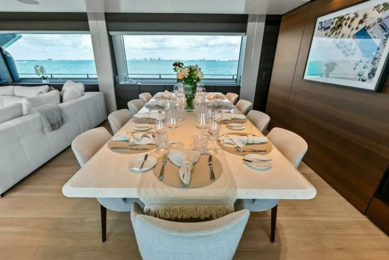 Slide: The Image of Custom 33 Navetta 2023 - 6753346