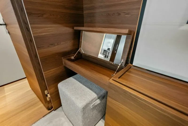 Slide: The Image of Custom 33 Navetta 2023 - 6753376