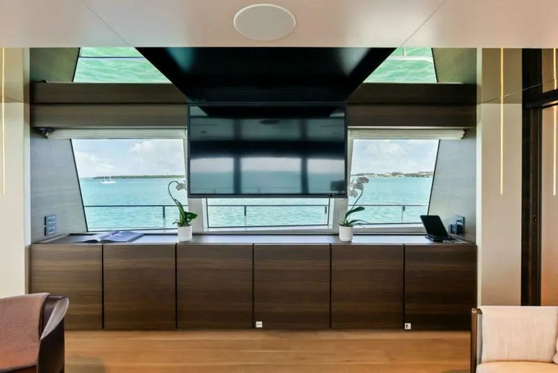Slide: The Image of Custom 33 Navetta 2023 - 6753343