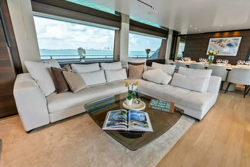 Slide: The Image of Custom 33 Navetta 2023 - 6753338