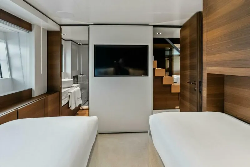 Slide: The Image of Custom 33 Navetta 2023 - 6753394