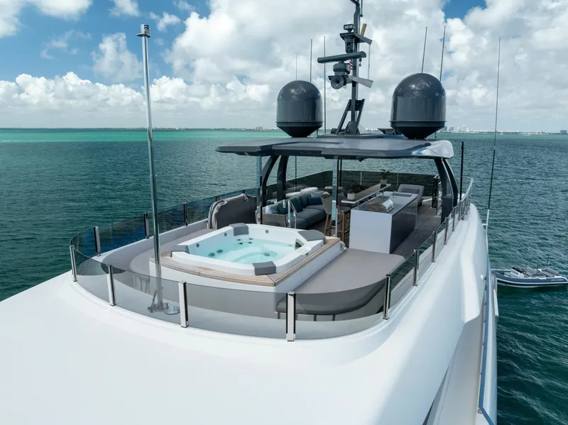 Slide: The Image of Custom 33 Navetta 2023 - 6753460