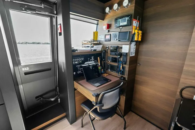 Slide: The Image of Custom 33 Navetta 2023 - 6753406