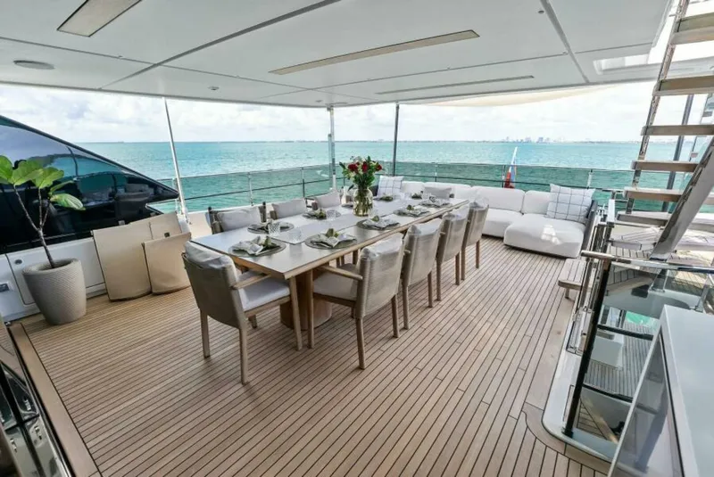 Slide: The Image of Custom 33 Navetta 2023 - 6753320