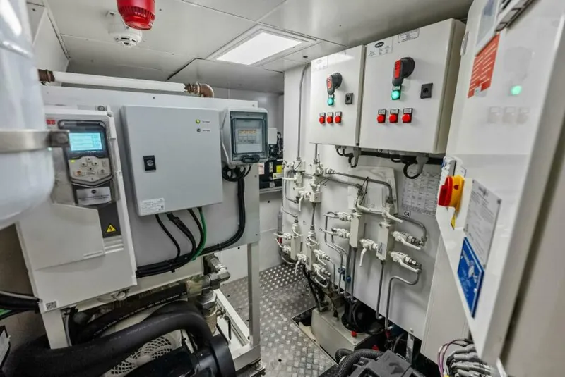 Slide: The Image of Custom 33 Navetta 2023 - 6753430