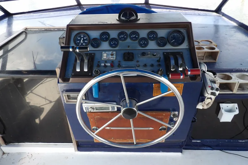 Slide: The Image of Chris-Craft 381 Catalina 1984 - 6753886