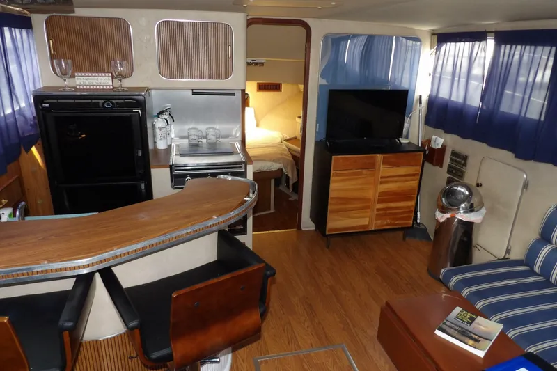 Slide: The Image of Chris-Craft 381 Catalina 1984 - 6753889
