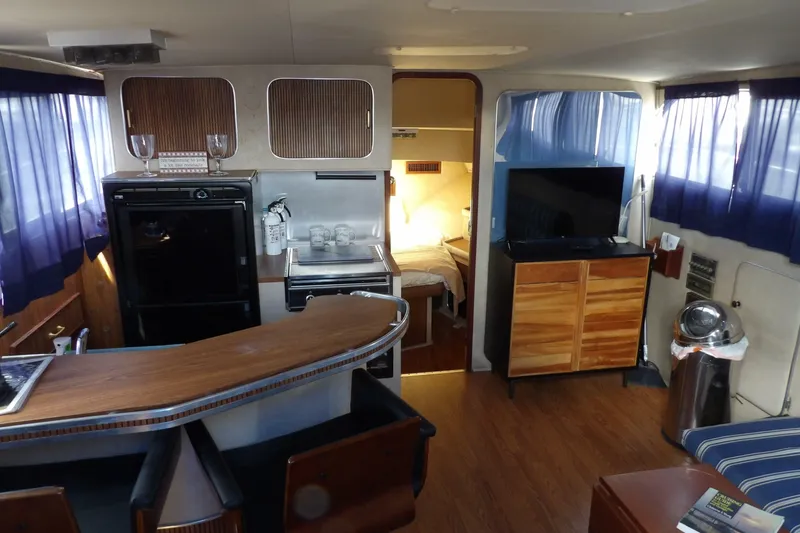 Slide: The Image of Chris-Craft 381 Catalina 1984 - 6753892